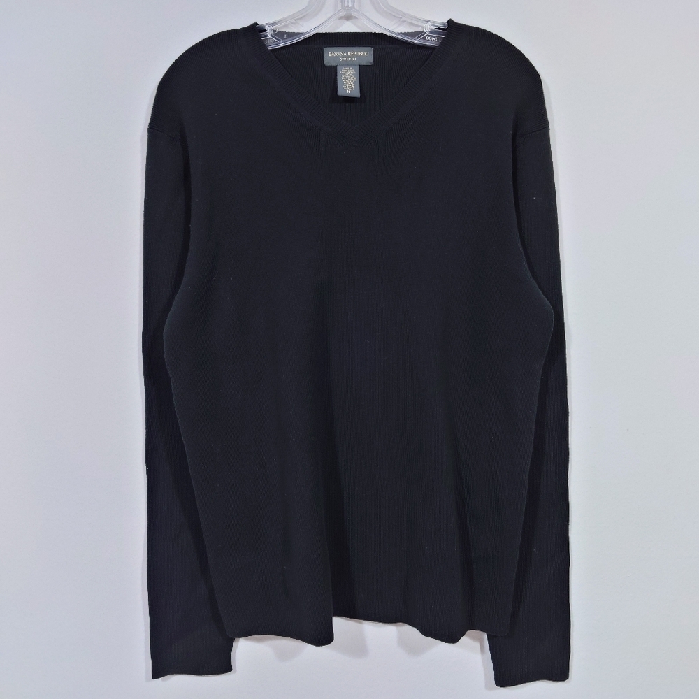 Banana Republic black V-neck stretch sweater | Size M
